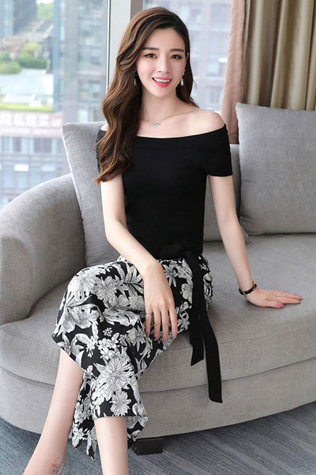 美图摄影:气质高雅的连衣裙女神小姐姐，风度翩翩!