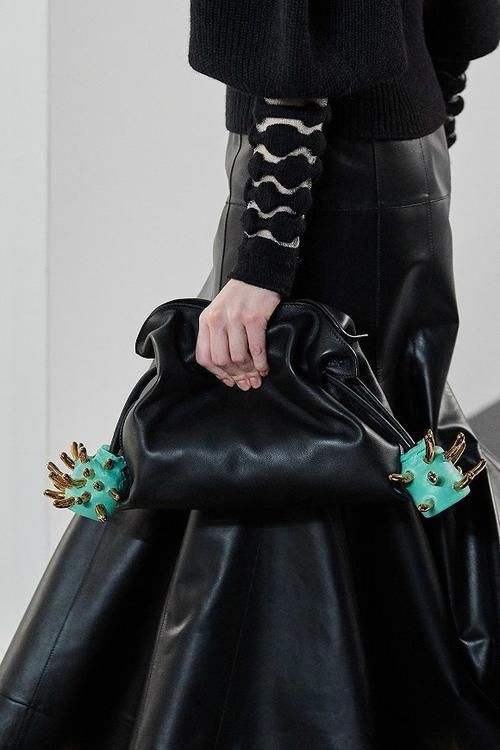  「宜家」是日美好事物宜家和必胜客合作肉丸披萨，LOEWE从日本陶瓷得灵感推新系列