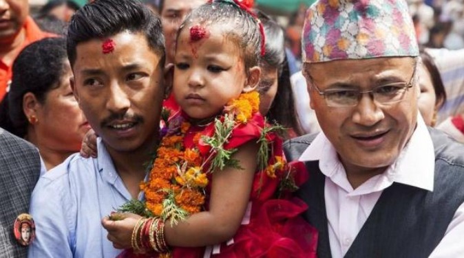 尼泊尔人信奉的“活女神”,表面看似风光,背后却没有一点自由!