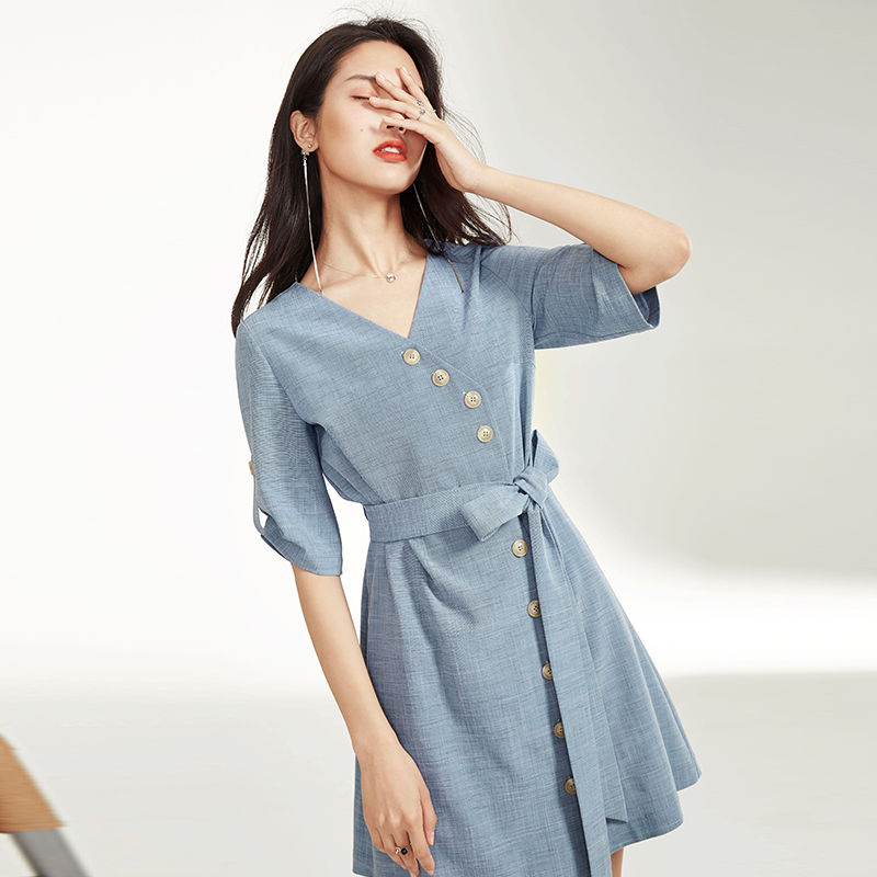 过时的夏装送我也不要，入秋后的新款欧货裙，时尚美嫩，先穿先美