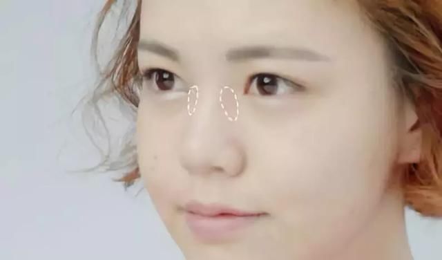 谁说戴眼镜一定丑?杨幂、倪妮的时髦眼镜妆3分钟就学会!