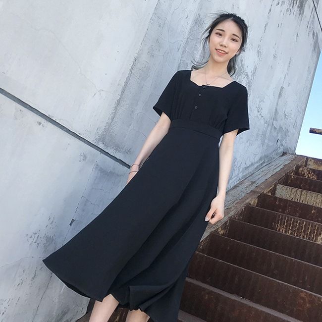 居然有人把“赫本裙”都穿在了身上，也太美了吧，上身高雅美嫩