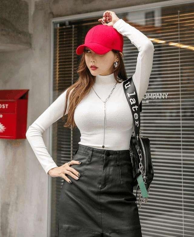 街拍:街头各是各样的时尚小姐姐，看看你喜欢那种风格?