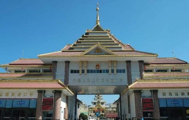 中缅边境:大量缅甸人开汽车来中国，看看他们都是开什么车?