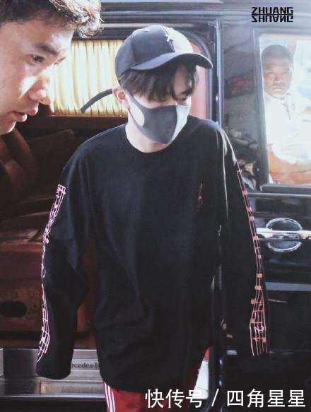 易烊千玺和蔡徐坤风格迥然不同, 一个小事儿暴露彼此差异