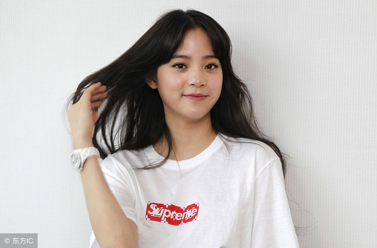 18岁欧阳娜娜素颜现身，网友:素颜的她竟还能美成这样?