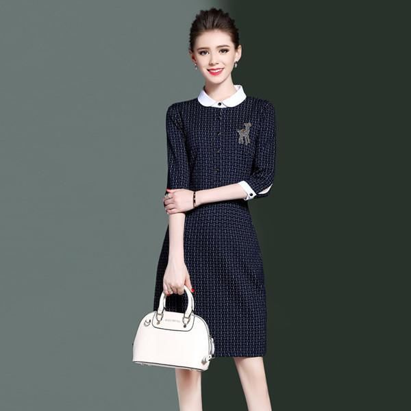 若你过了45岁，推荐你穿这，洋气小衫+黑裤子，时髦显嫩还显白