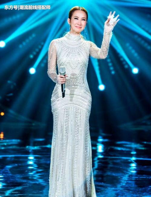 李玟真会穿，穿修身连衣裙秀出好身材，网友：这身材也是简直了