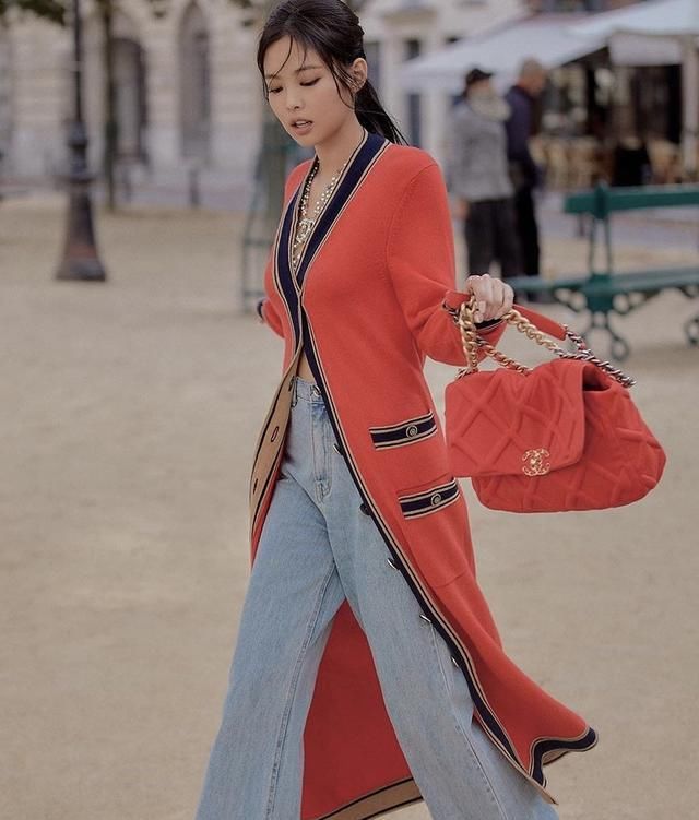  『紧身裤』不喜欢繁琐的搭配?试试今年流行的“小香风”,时尚又有气质