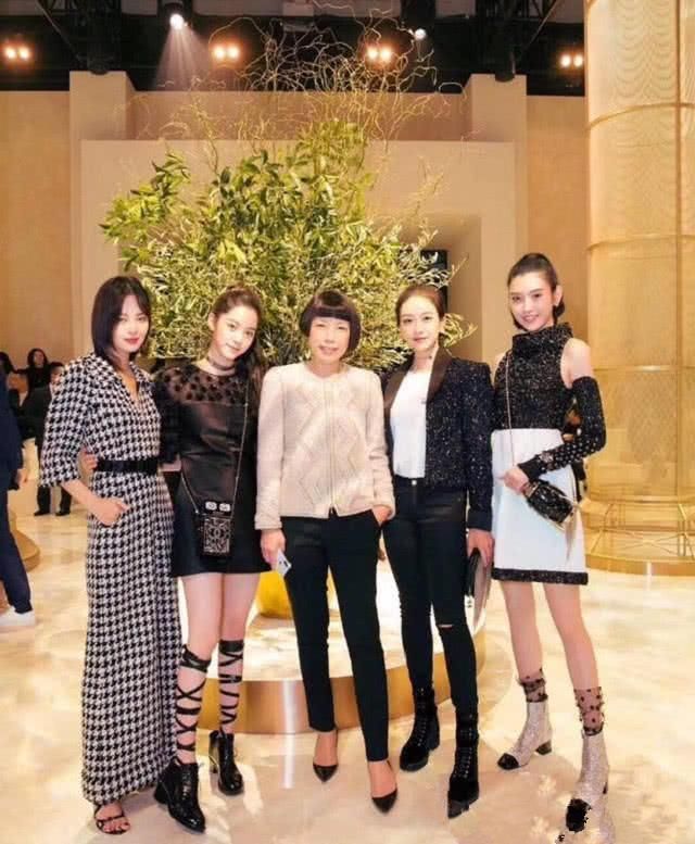 香奈儿已哭晕!三万块外套窦靖童穿成车祸现场，最尴尬的是徐濠萦