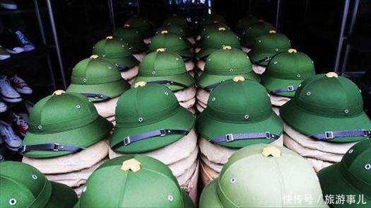 中国男子去越南旅游，当地人太热情，送给他一顶“绿帽子”