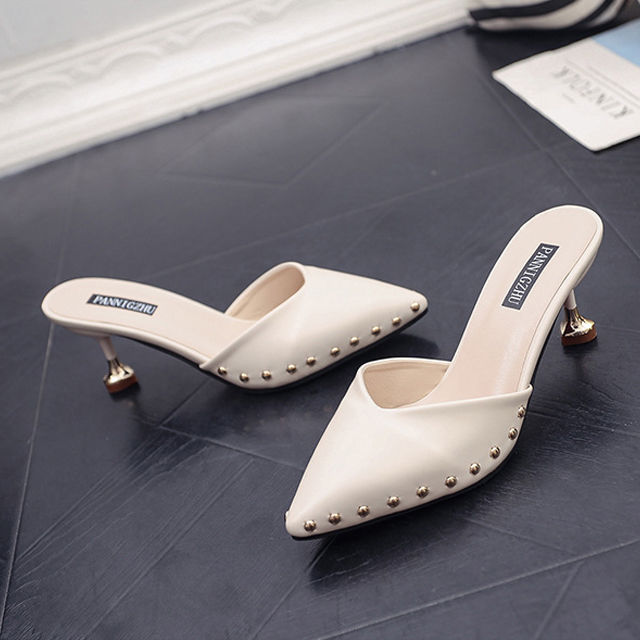 女人的气质全在脚上,小高跟凉鞋不是恨天高不伤脚,夏日穿很清爽