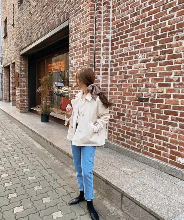  「初恋衫」服装搭配：外套里面别穿打底衫了！这4件内搭美炸！
