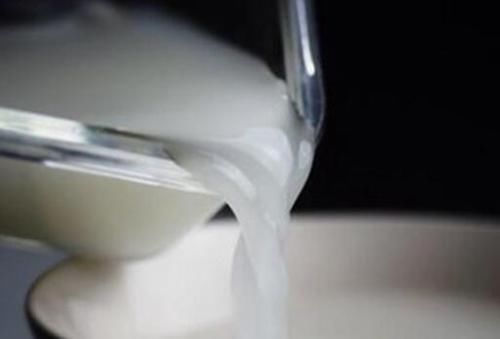 长斑的人，早起不要清水洗脸，教你这样做，祛斑又美白效果很惊人