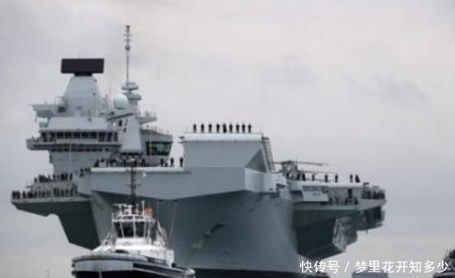  「低调」凌晨时分，英方航母低调返回母港，民众记录罕见画面