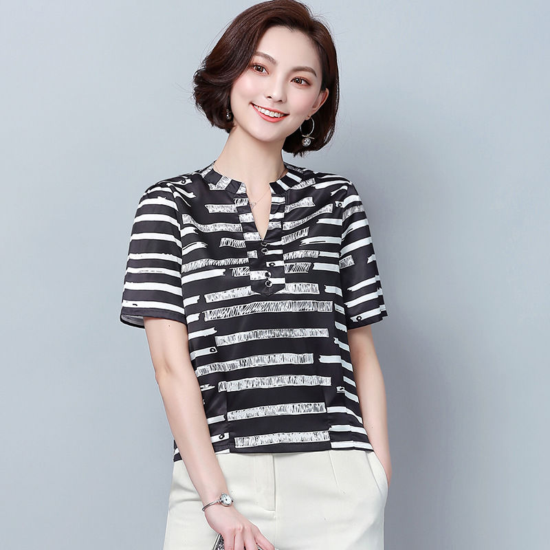 妈妈45岁，就爱穿小衫+小脚裤，入秋从不穿连衣裙!减龄巨时髦