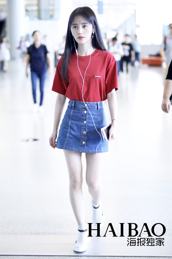 高腰A字裙搭出完美身材比例！