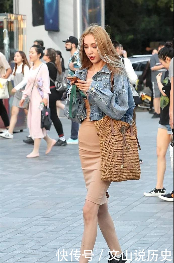 『挡不住』美女穿搭随意,姣好的身姿挡不住散发魅力