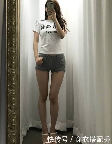 身姿曼妙的牛仔裤美女，秀出笔直双腿，看着让人心动！