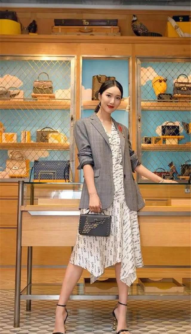  『高級』比长大衣“更高級”的运动外套来啦！时髦显高又高端大气，大牌明星都上边了！