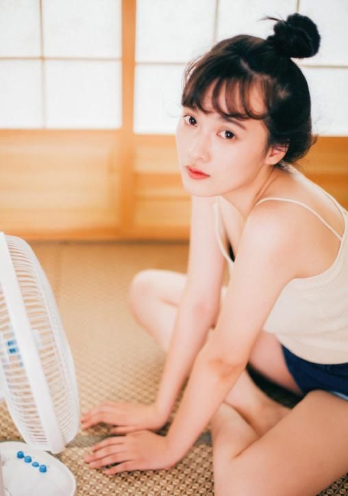 丰腴吊带美女火辣性感私房写真图片