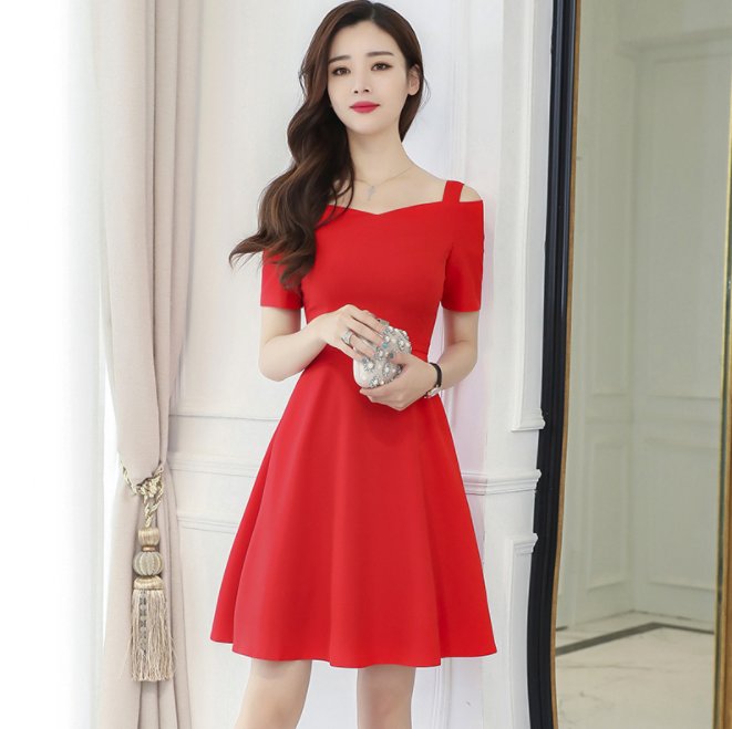 姐姐是个设计师!她说我五大三粗的，最适合穿这样的裙子，是吗