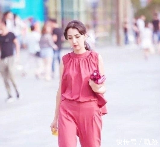  『气质』年轻美女街拍很萌很可爱的美女，具有温婉气质