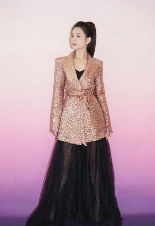  『女人』真正见过世面的女人，春装都不搭配T恤，明星都是这样搭配的