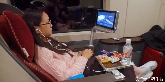中国高铁商务座价格是二等座的三倍，对比看看它贵的原因