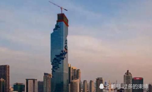 泰国花46亿建的“马赛克楼”被吐槽丑，设计师：晚上再来看！
