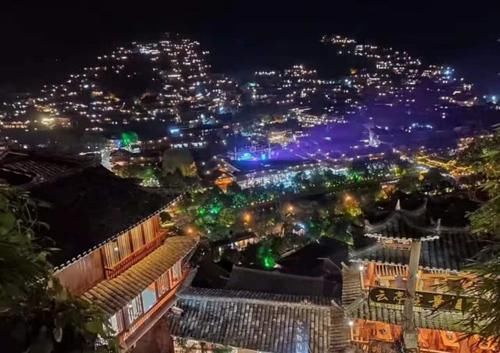 贵州最神奇的苗寨，每年接待上千万游客，却因商业化备受争议