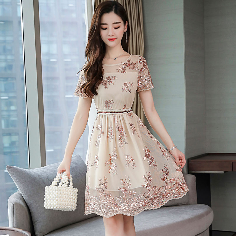 姐姐是个设计师!她说我五大三粗的，最适合穿这样的裙子，是吗