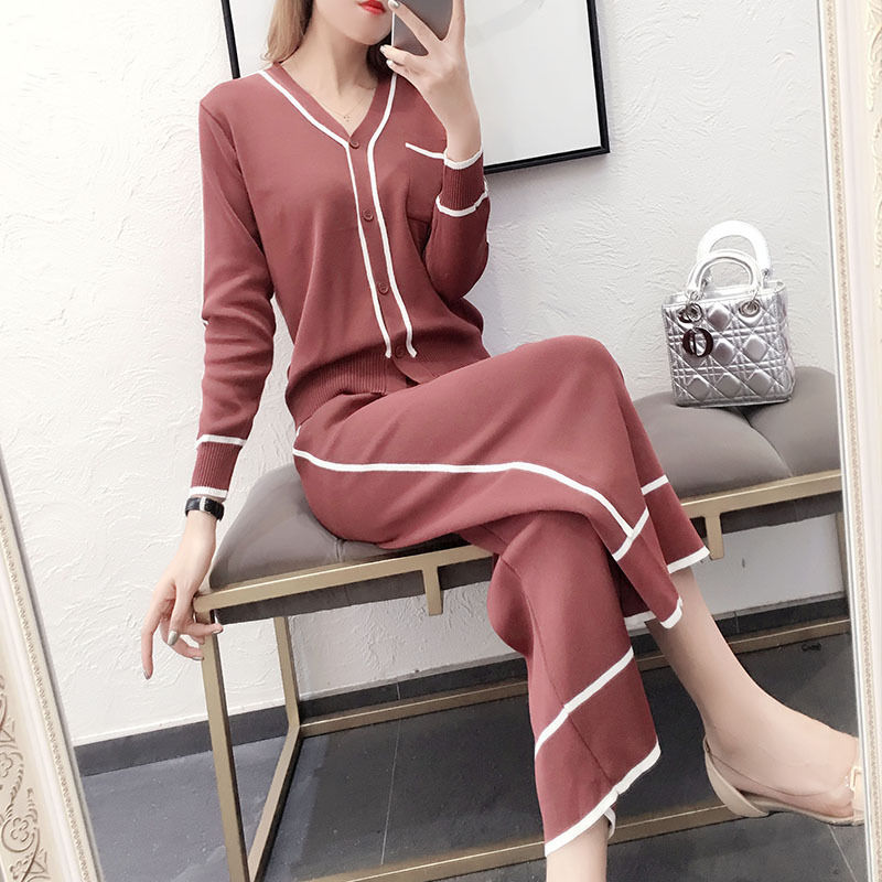 今年秋天裤裙不时兴了,时髦7080后都穿这阔腿裤套装,真洋气