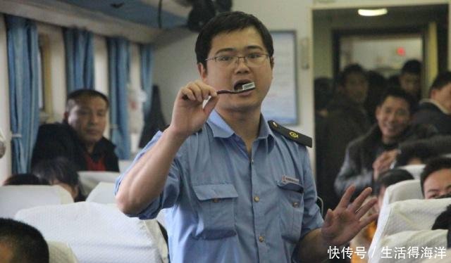 火车上卖东西的推销员，他的“真实身份”是什么列车员道出实情