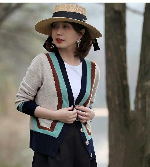  气质：三四十岁少妇穿搭禁忌,明明可以知性优雅,为什么穿的显老没气质?