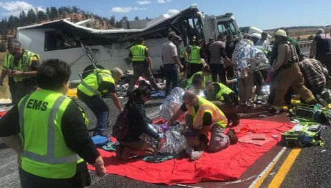 美国犹他州旅游巴士翻车至少4人死亡 搭乘者可能为中国游客