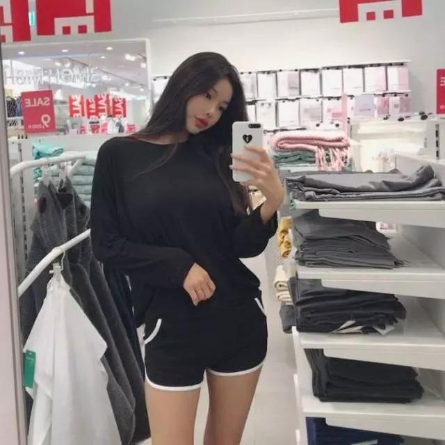 画面上小姐姐个个都有双大长腿, 实在让人羡慕!