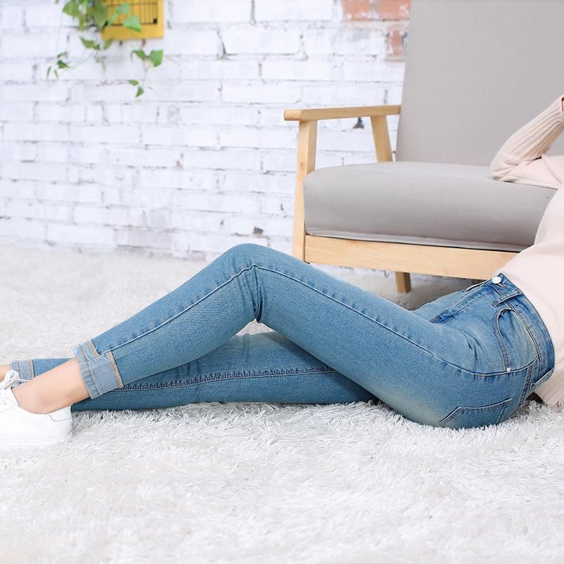 秋天别还傻傻穿连衣裙!新款牛仔裤，搭平底鞋，美得令人惊艳