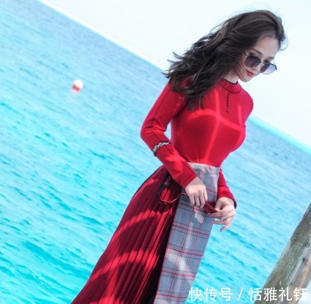 巴掌：穿红裙子显“巴掌腰”，身材好到令人羡慕！，“冻龄女神”陈乔恩
