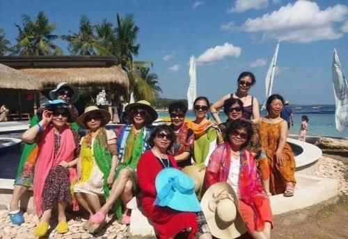  『穿搭』奔三奔四的女人衣品别太差，这4件裙子再火都别穿，丑得像地摊货