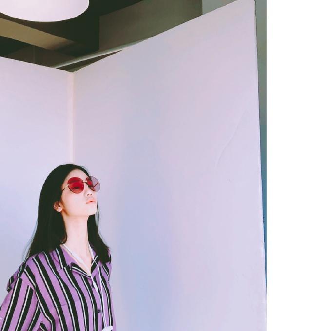 王艺穿香芋色吊带裙,性感仿佛落日女神,网友:被你美哭了!