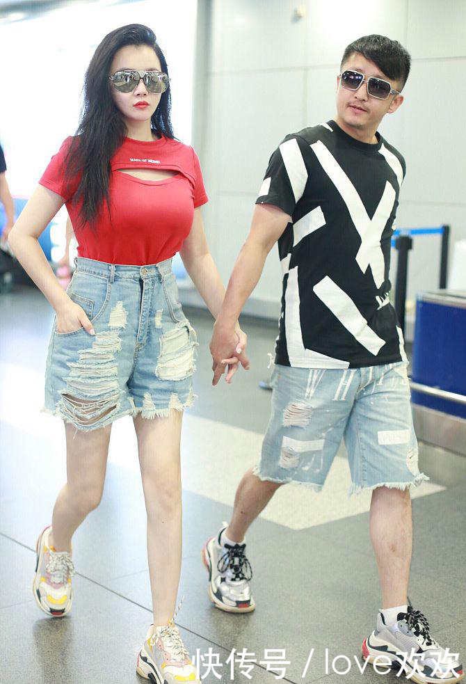 冉莹颖太疯狂了！紧身短袖硬在胸口挖个洞，邹市明都不好意思看了