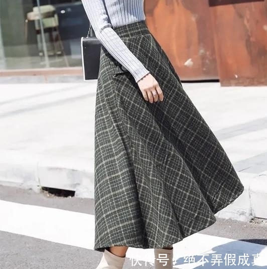 【女生】穿这高腰A字裙,突显纤细腰部,让女生看起来高挑且瘦削。