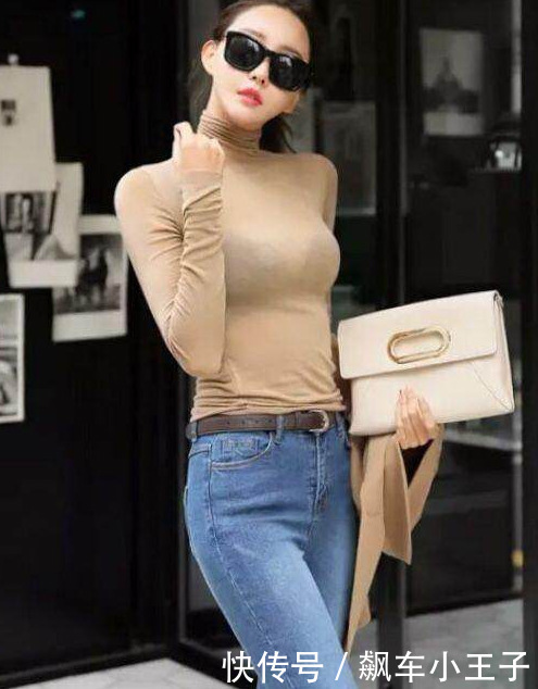 路人街拍：唯美的紧身牛仔裤小姐姐，凸显成熟的魅力！