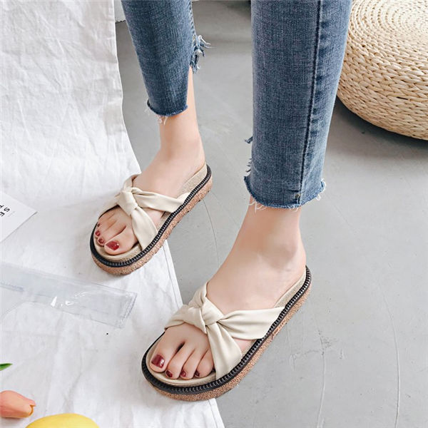 今年最流行的凉鞋，时尚有档次，一双比一双美