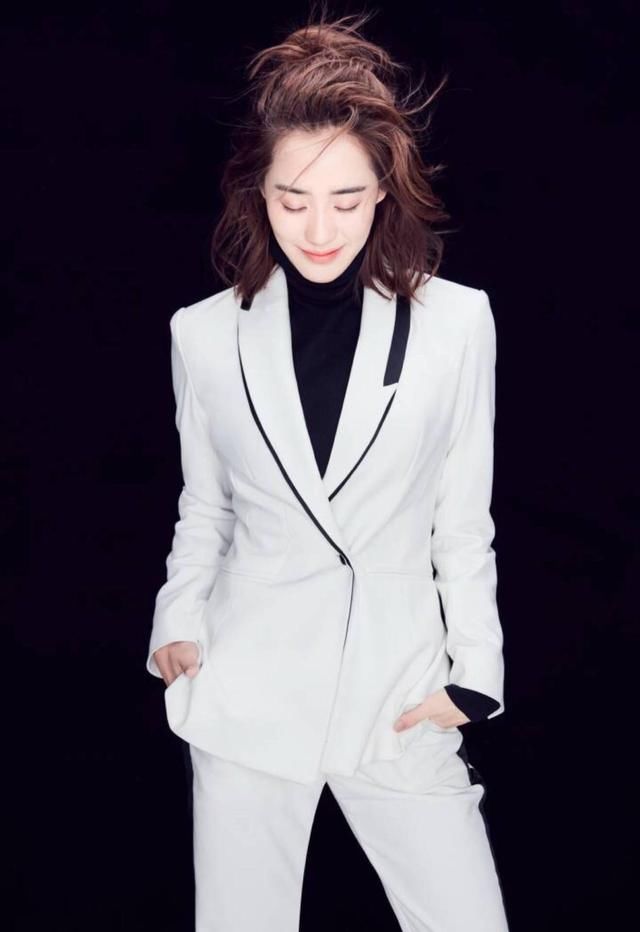 王智西装穿的为什么这么美，我是不是剁手了假西装？