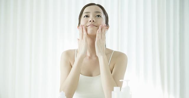  精华液早晚■护肤小知识:精华需要早晚都用吗?脸部精华液使用步骤