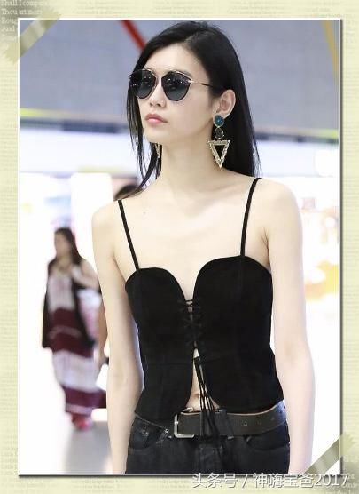 奚梦瑶穿着打扮越来越夸张，网友：下半身都快闷坏了