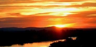 李贺浓淡相宜的诗作，全文共有14个意象，美得令人心醉