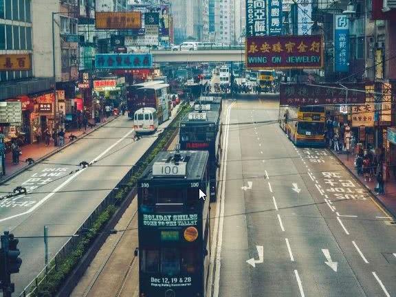 为何香港人宁愿挤在8㎡空间里，也不想在内地买房？原因让人羡慕